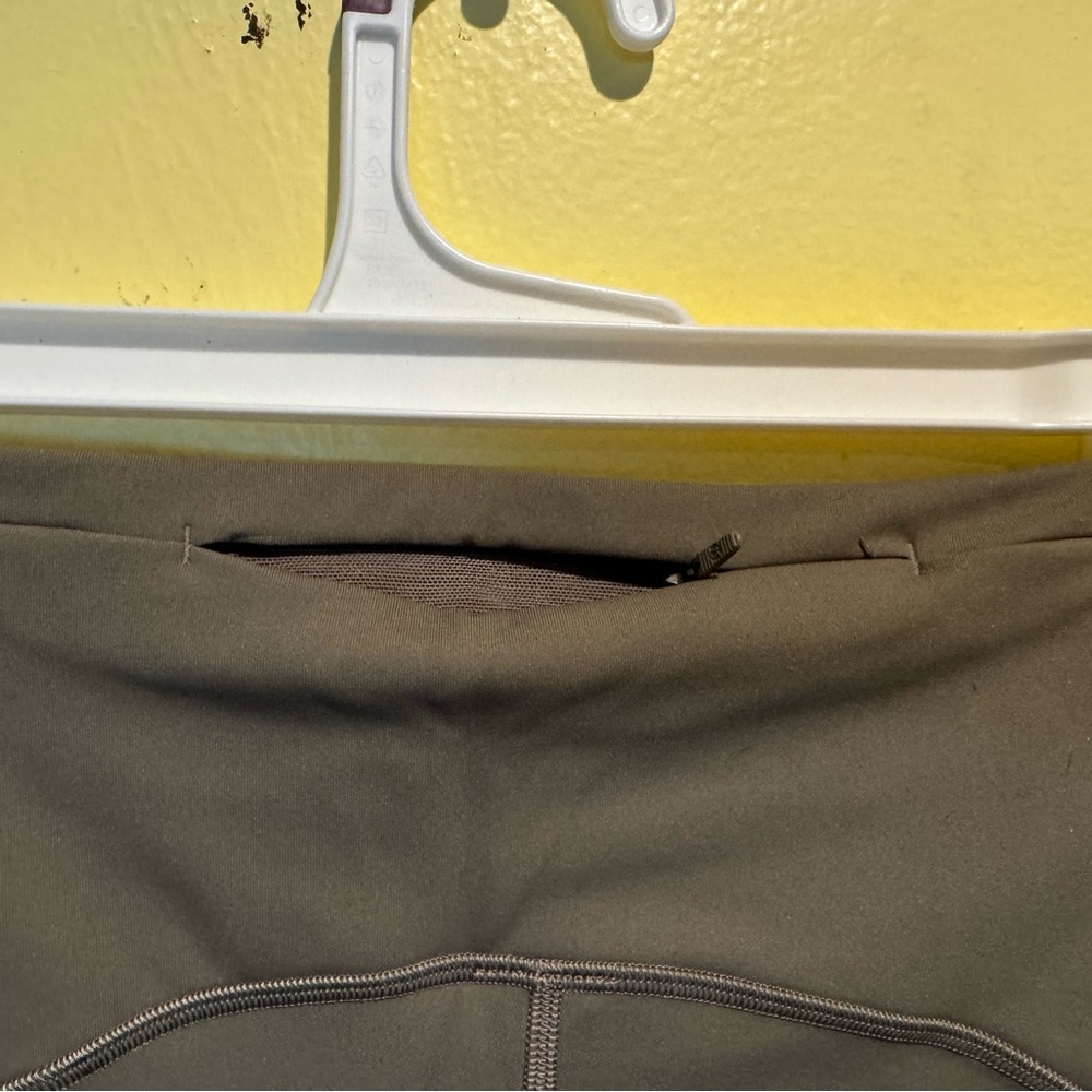 Lululemon Swift Speed High-Rise Crop 21"
Nomad Size 10 EUC - Picture 9 of 10